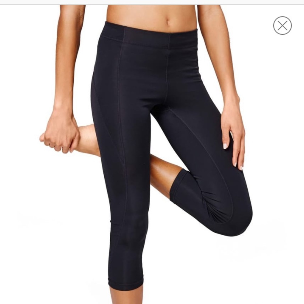 Ivy Park 'V' Mid Rise Three-Quarter Leggings